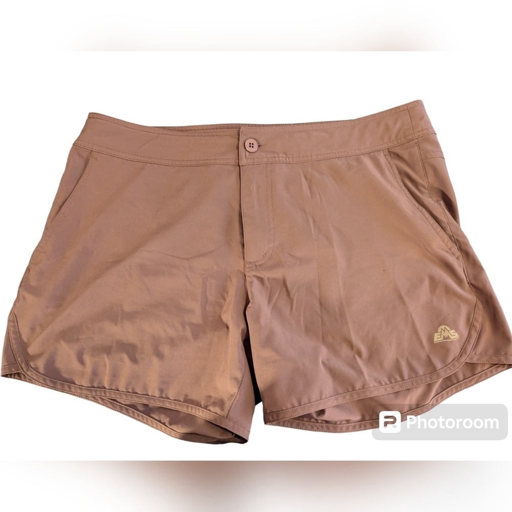 🩷 Women's Eastern Mountain Sports cargo Shorts size L. Summer weight mauve